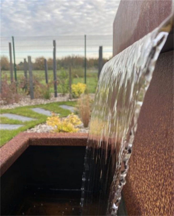Cortenstaal tuinwaterlandschap buitenwatergordijn